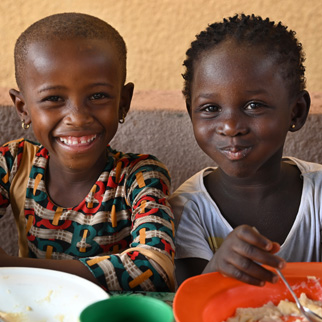 Barn spiser, Elfenbenskysten