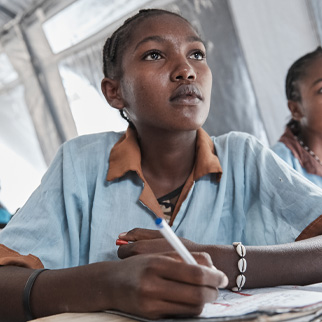 En skoleelev følger med i undervisningen, Madagaskar